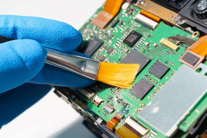 Can You Clean A PCB With Isopropyl Alcohol?